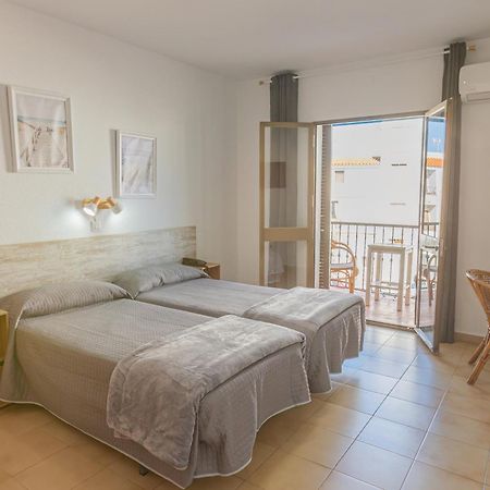 Hotel Tres Jotas Conil Conil De La Frontera Zewnętrze zdjęcie