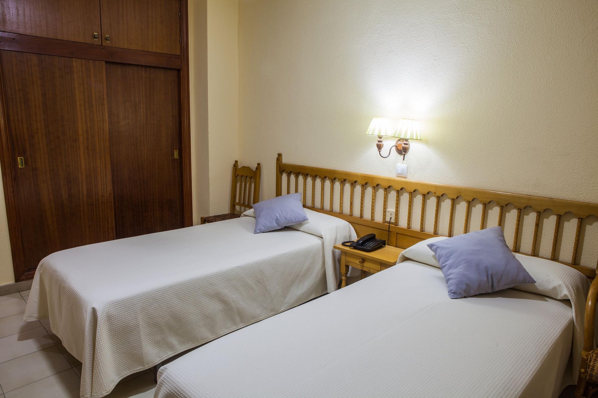 Hotel Tres Jotas Conil Conil De La Frontera Zewnętrze zdjęcie