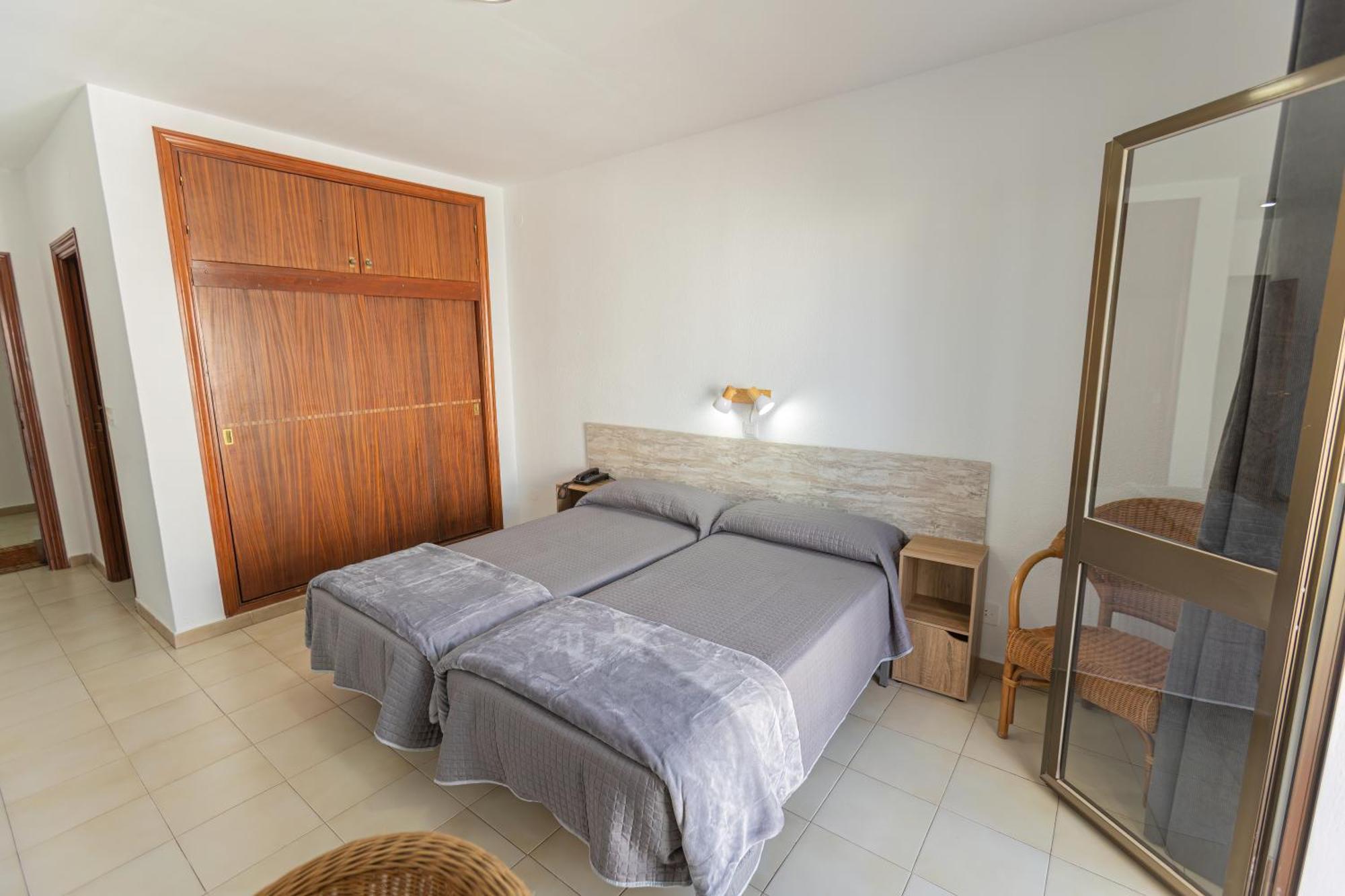 Hotel Tres Jotas Conil Conil De La Frontera Zewnętrze zdjęcie