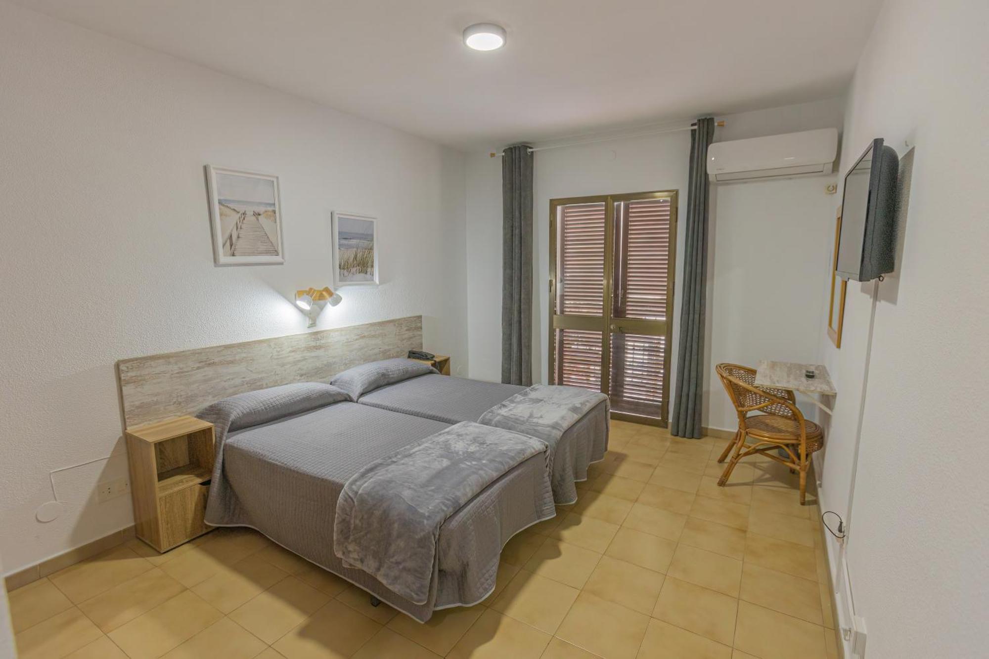 Hotel Tres Jotas Conil Conil De La Frontera Zewnętrze zdjęcie