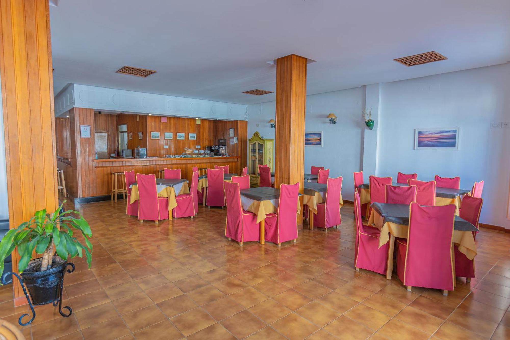 Hotel Tres Jotas Conil Conil De La Frontera Zewnętrze zdjęcie