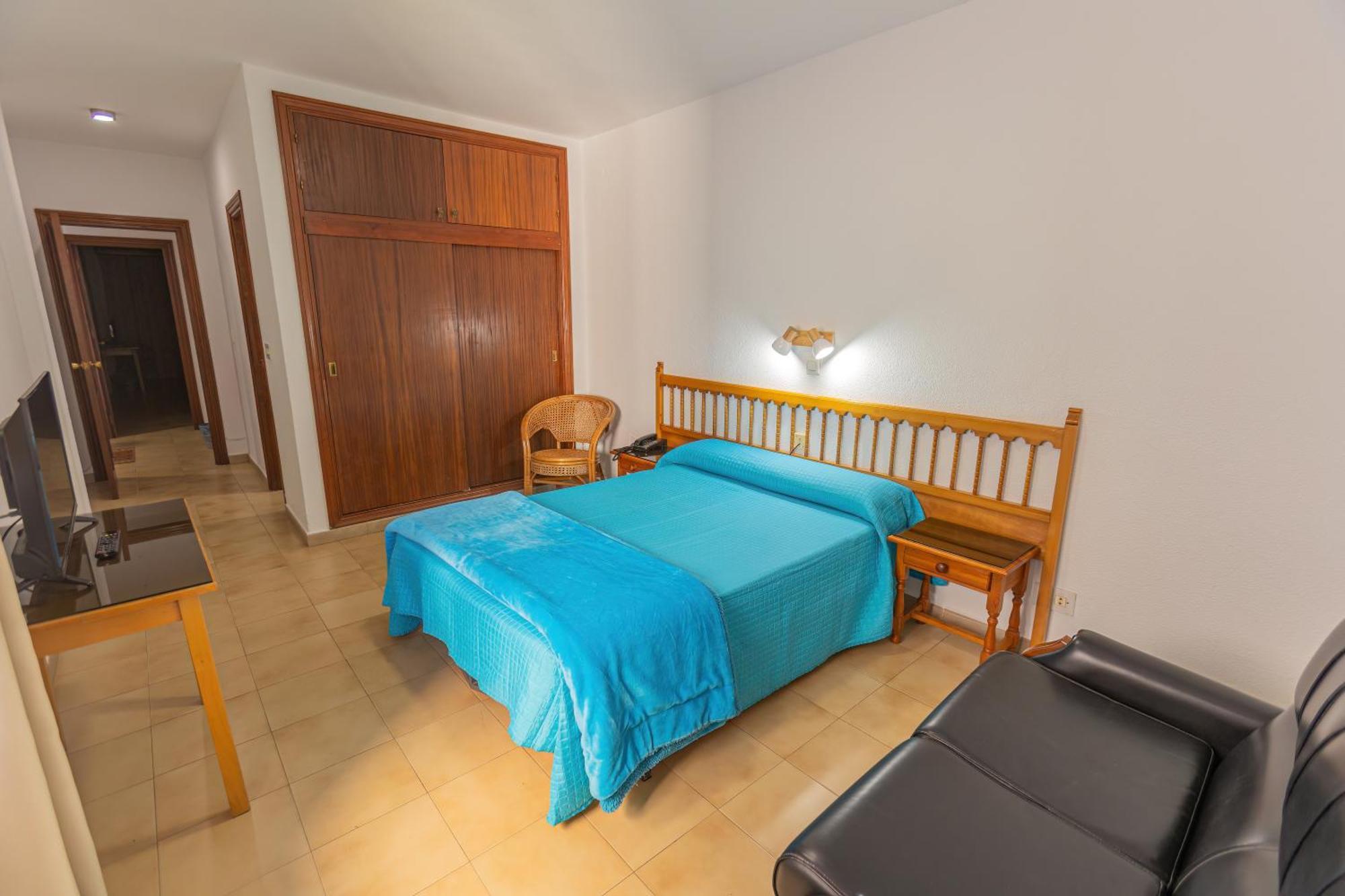 Hotel Tres Jotas Conil Conil De La Frontera Zewnętrze zdjęcie