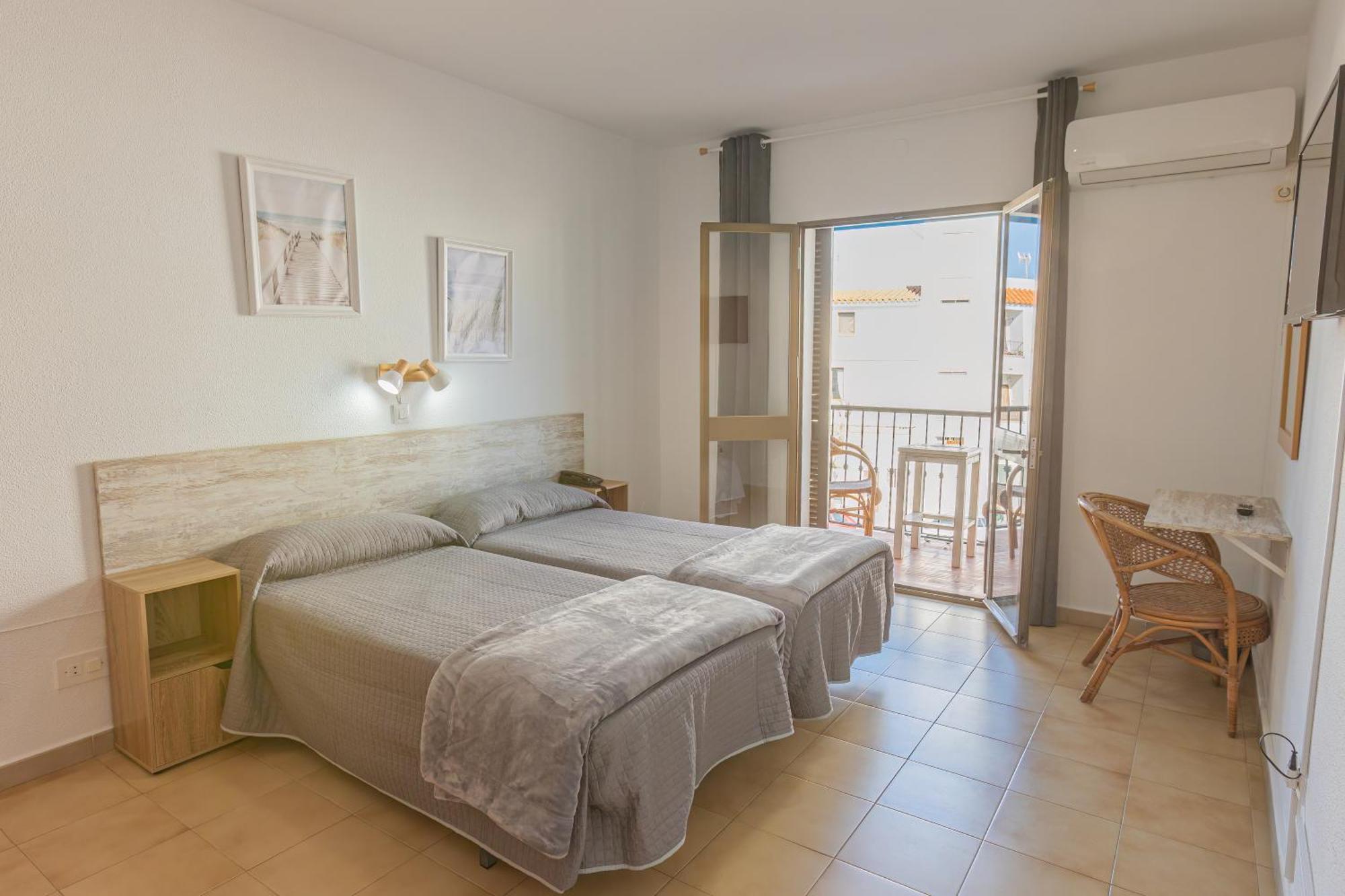 Hotel Tres Jotas Conil Conil De La Frontera Zewnętrze zdjęcie
