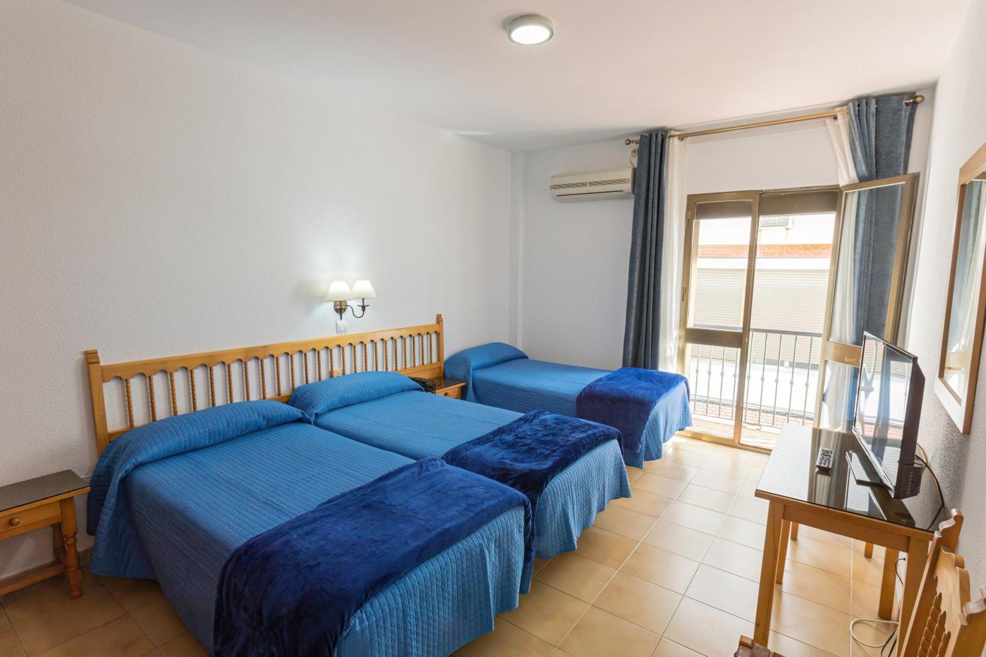 Hotel Tres Jotas Conil Conil De La Frontera Zewnętrze zdjęcie