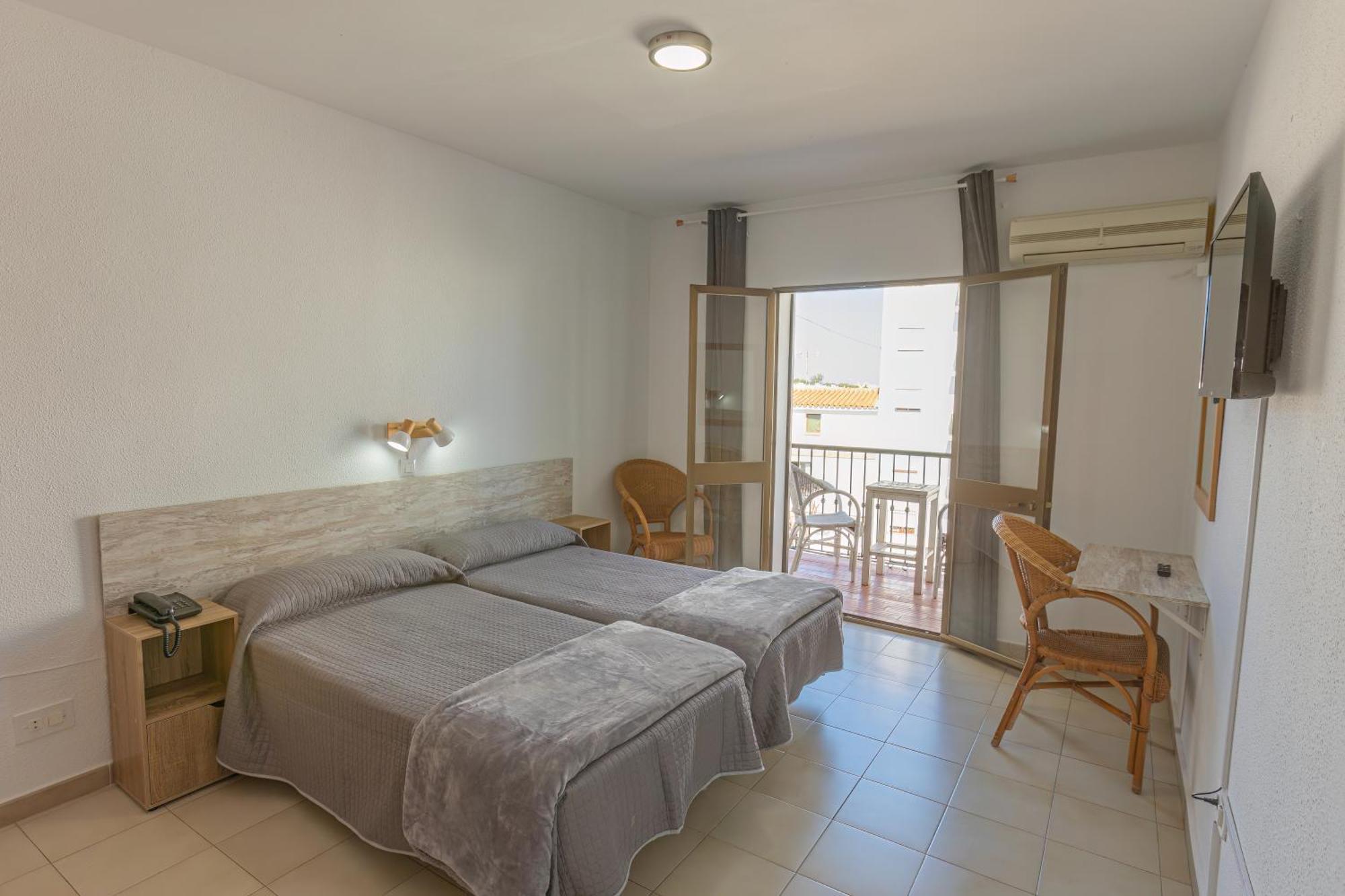 Hotel Tres Jotas Conil Conil De La Frontera Zewnętrze zdjęcie