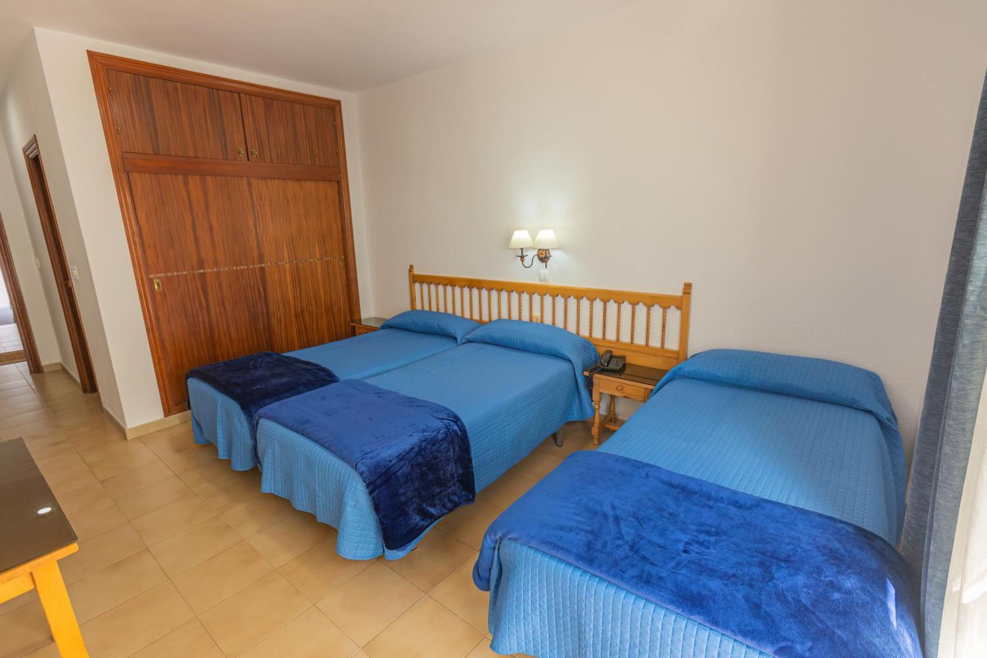 Hotel Tres Jotas Conil Conil De La Frontera Zewnętrze zdjęcie