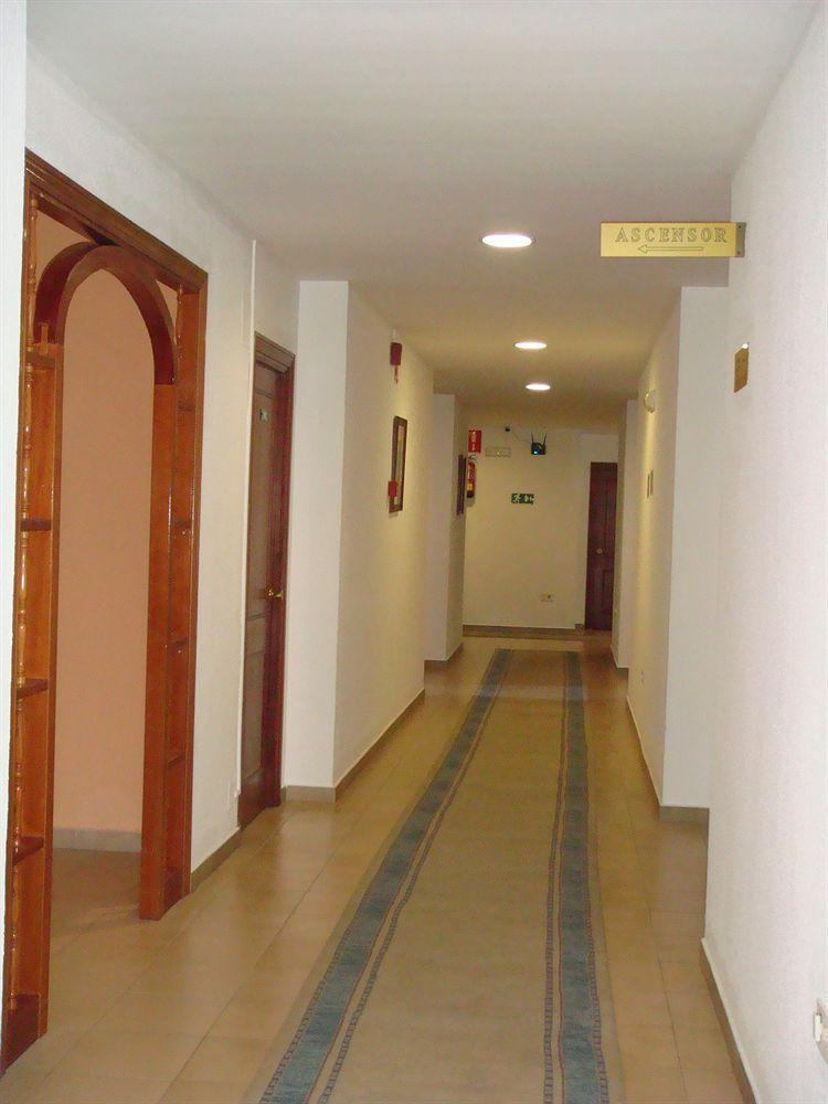 Hotel Tres Jotas Conil Conil De La Frontera Zewnętrze zdjęcie