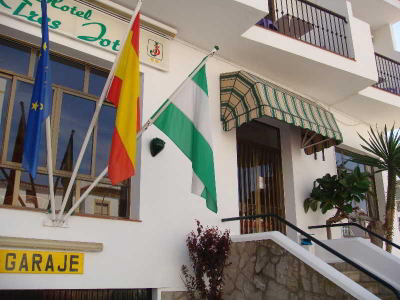 Hotel Tres Jotas Conil Conil De La Frontera Zewnętrze zdjęcie