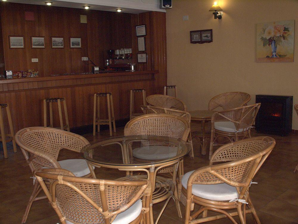 Hotel Tres Jotas Conil Conil De La Frontera Zewnętrze zdjęcie