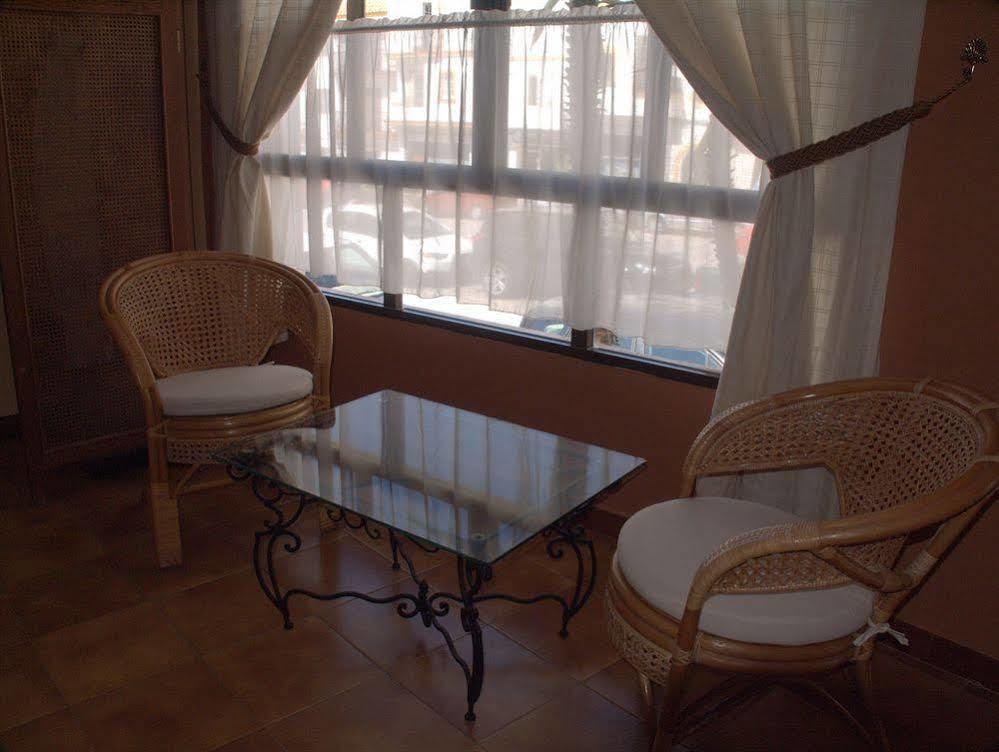 Hotel Tres Jotas Conil Conil De La Frontera Zewnętrze zdjęcie